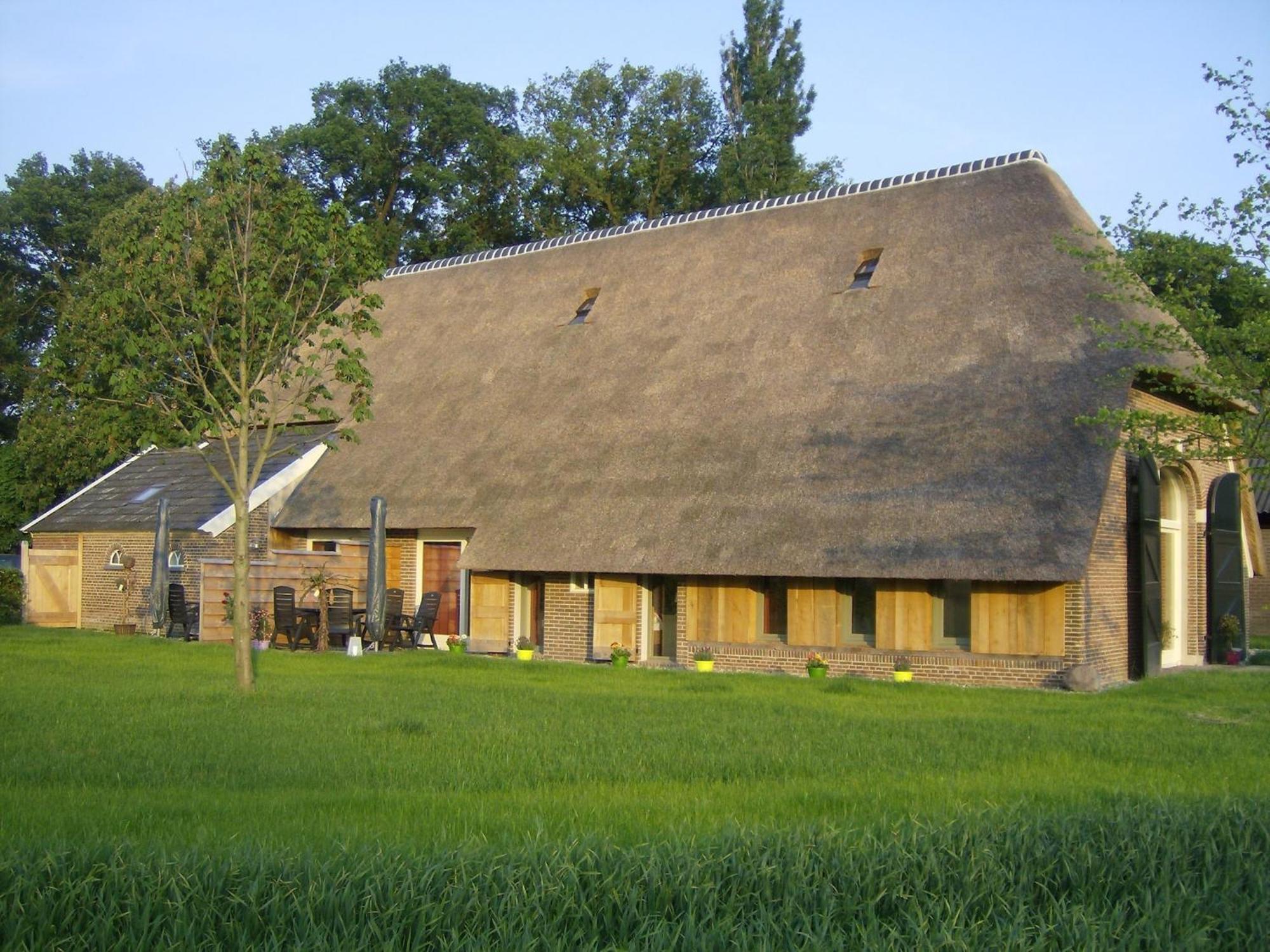 Staying In A Thatched Barn With Box Bed Beautiful View Region Achterhoek Geesteren  Eksteriør bilde